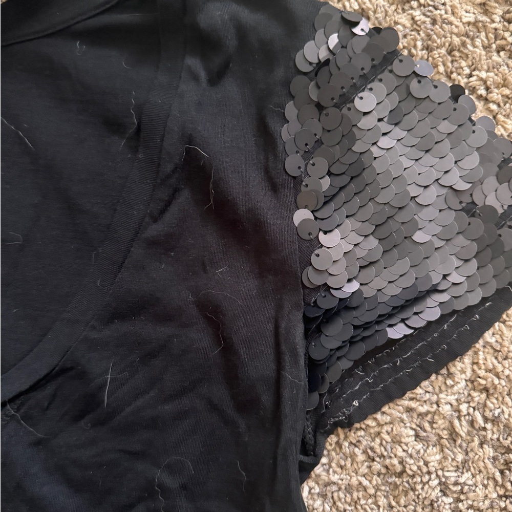 Black basic tee with sequins! - Picture 4 of 4